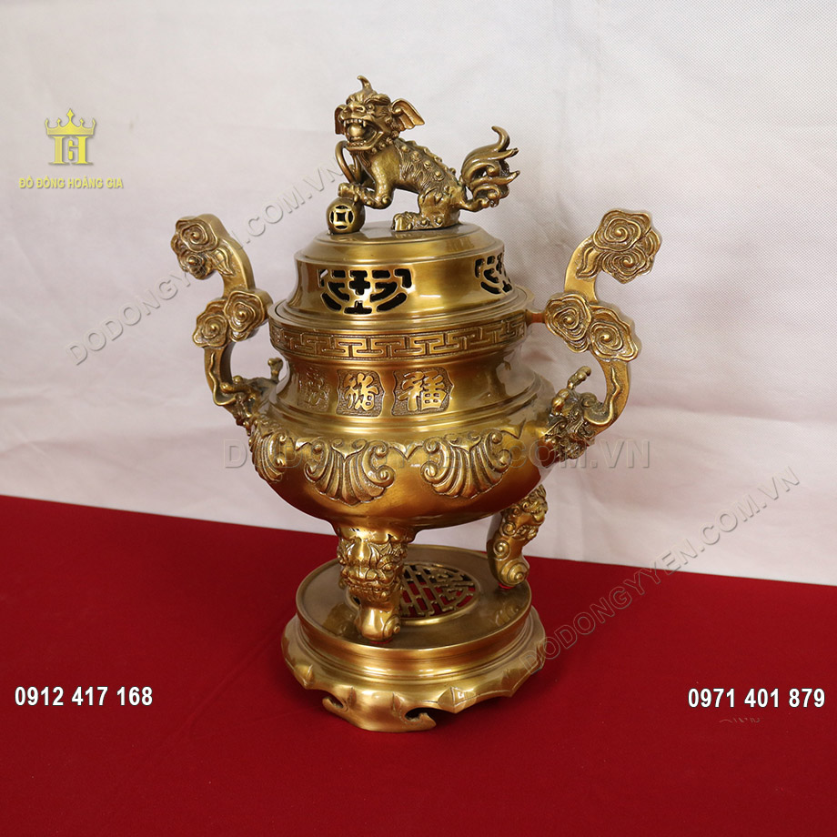 H&igrave;nh tượng con Ngh&ecirc; tr&ecirc;n đỉnh đồng mang &yacute; nghĩa về t&acirc;m linh s&acirc;u sắc, n&oacute; gi&uacute;p tăng sự uy nghi v&agrave; t&ocirc;n nghi&ecirc;m cho kh&ocirc;ng gian thờ c&uacute;ng nh&agrave; gia chủ